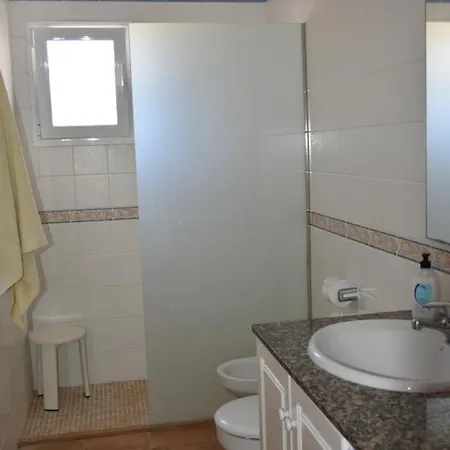 Вилла 3 Bedroom Villa, Pool, 500m To Beach, Cala En Blanes Кала-эн-Бланес